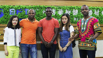 非洲客户来中国采购芭乐视频在线观看污健身器材